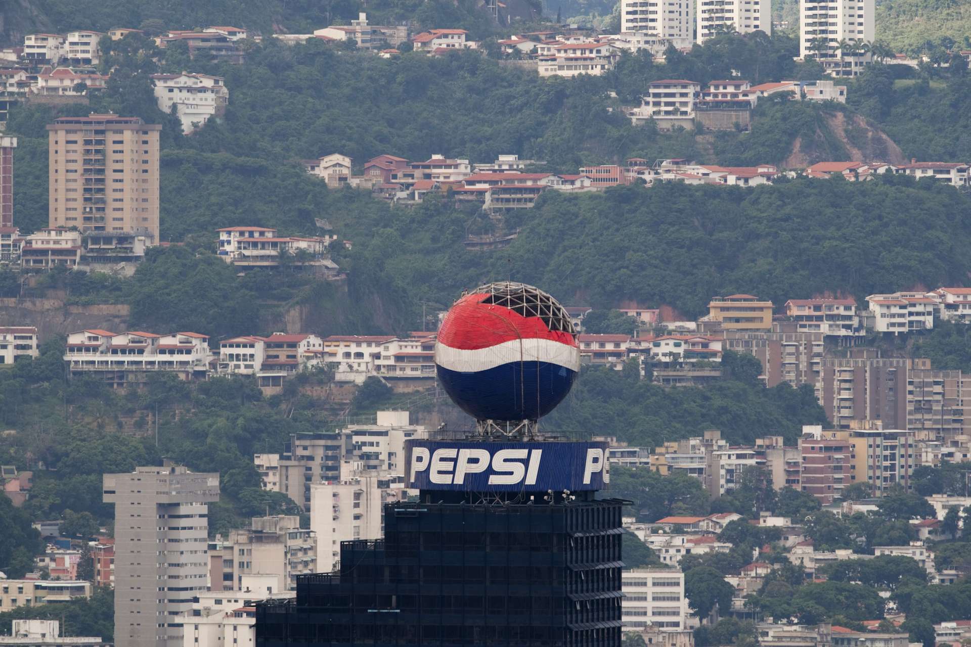 百事(Pepsi)拒絕瓶裝配送業務全面特許化　選擇內部整併路線壓低成本