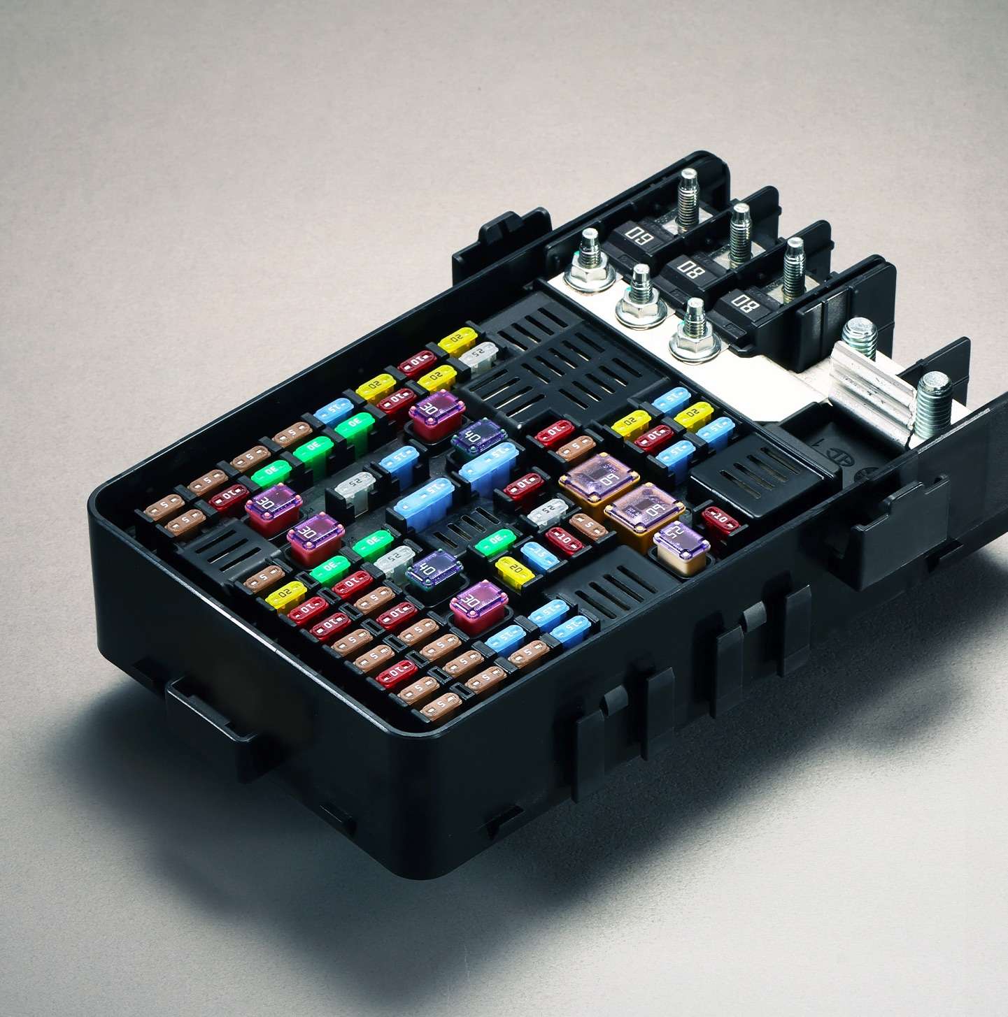 電動化與 SDV 驅動智能 Fuse Box 崛起：車用電力保護系統的下一個黃金十年