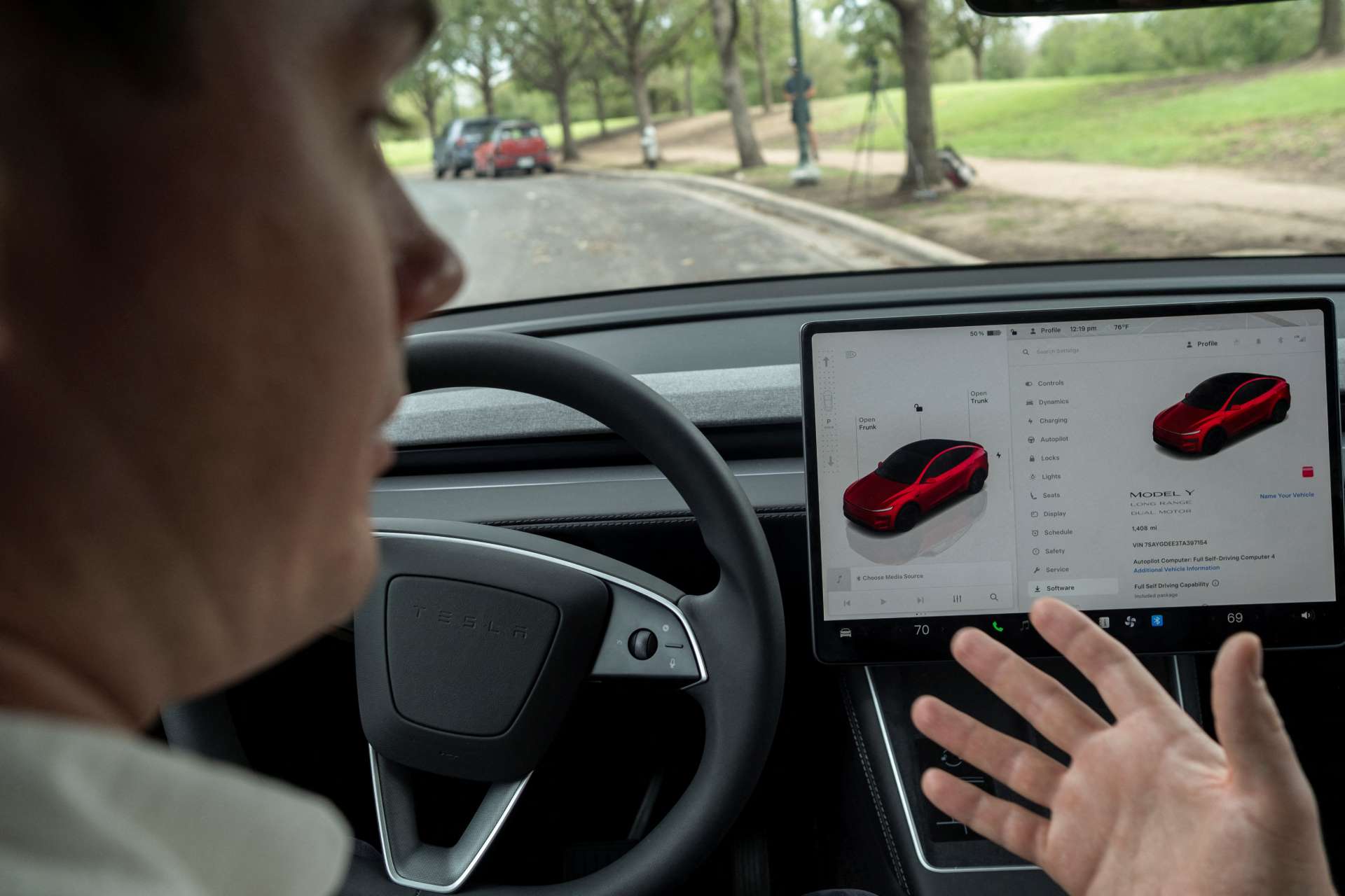 Tesla 股價飆漲，馬斯克證實無人駕駛 Robotaxi 測試傳捷報