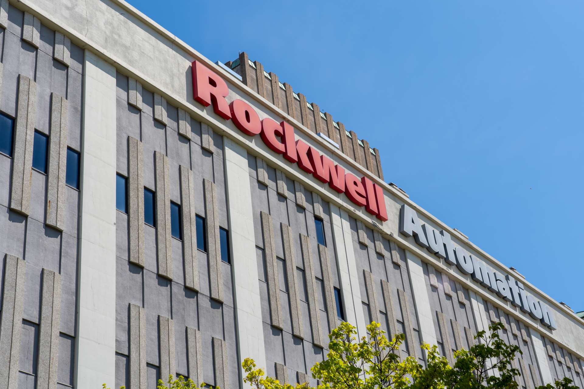高盛大幅上調Rockwell Automation目標價至448美元，AI驅動自動化成未來關鍵動能