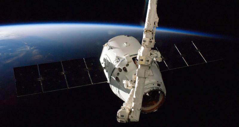 SpaceX上市掀「太空圈地戰」！華通、燿華還能追？他點名「這3檔」才是真龍頭：又貴又大、美系客戶非它不可