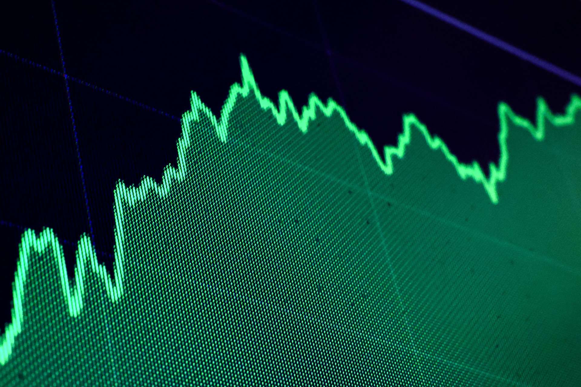 AI 樂觀情緒帶動晶片股　道瓊再創歷史新高