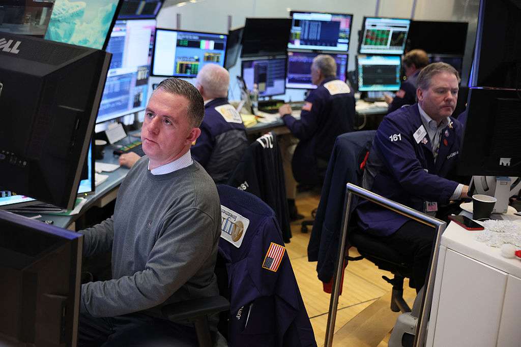 美股盤前焦點：道瓊期貨偏弱整理，川普擬大增軍費，國防軍工股盤前強彈