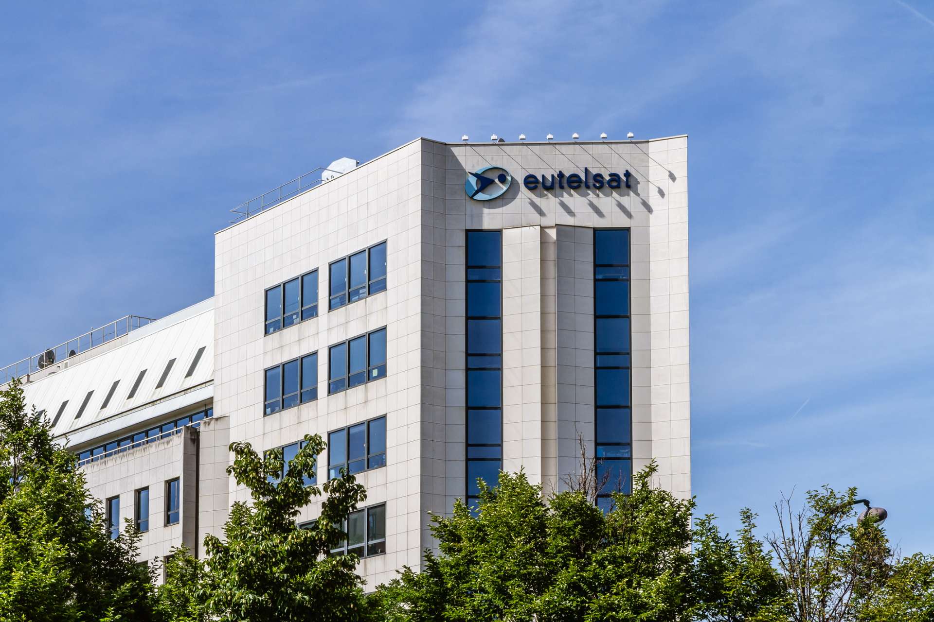 歐洲通信衛星公司Eutelsat 加碼OneWeb星系，向空中巴士再訂340顆低軌衛星