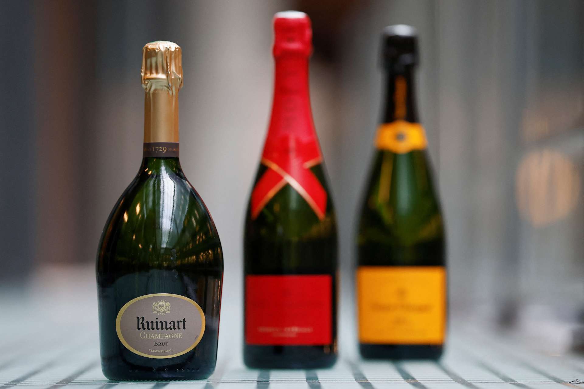 川普威脅對法國葡萄酒課徵 200% 關稅　施壓馬克宏加入「和平理事會」