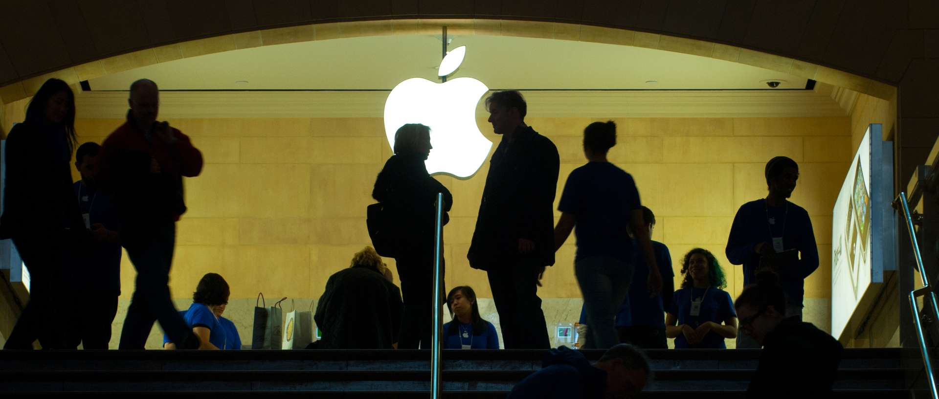 記憶體晶片價格飆升壓力浮現，蘋果示警，這一季的影響逐漸擴大