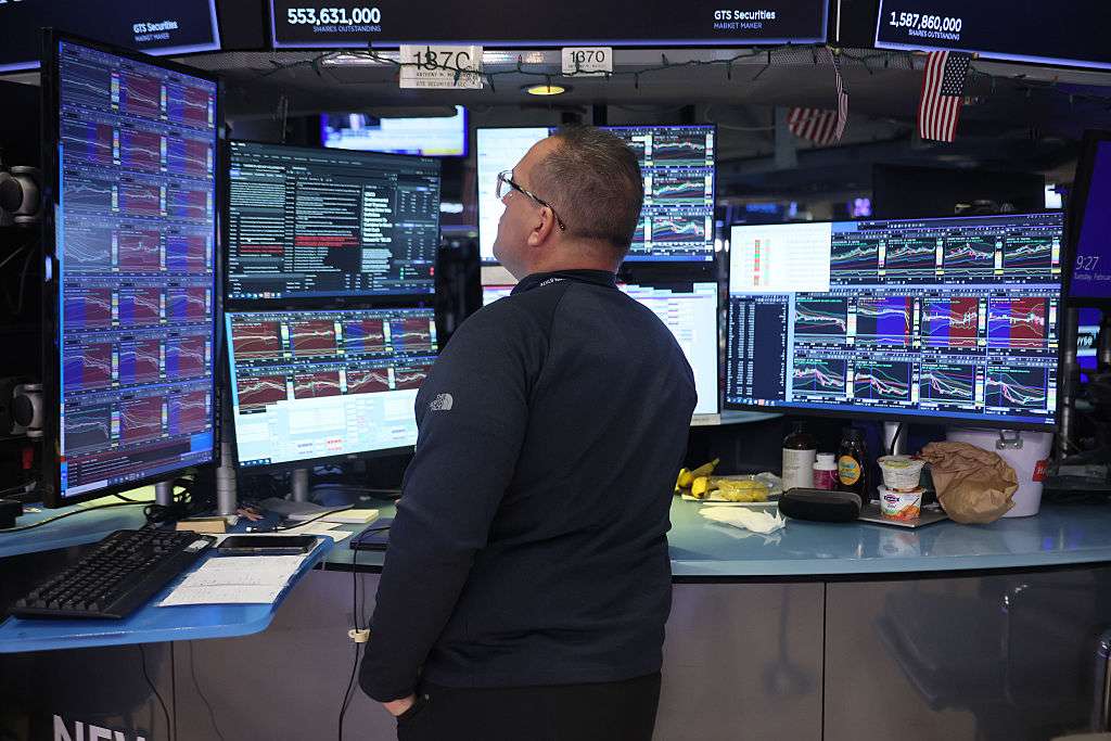 輝達財報亮眼 盤後股價翻黑 道瓊期貨小跌 市場高檔震盪