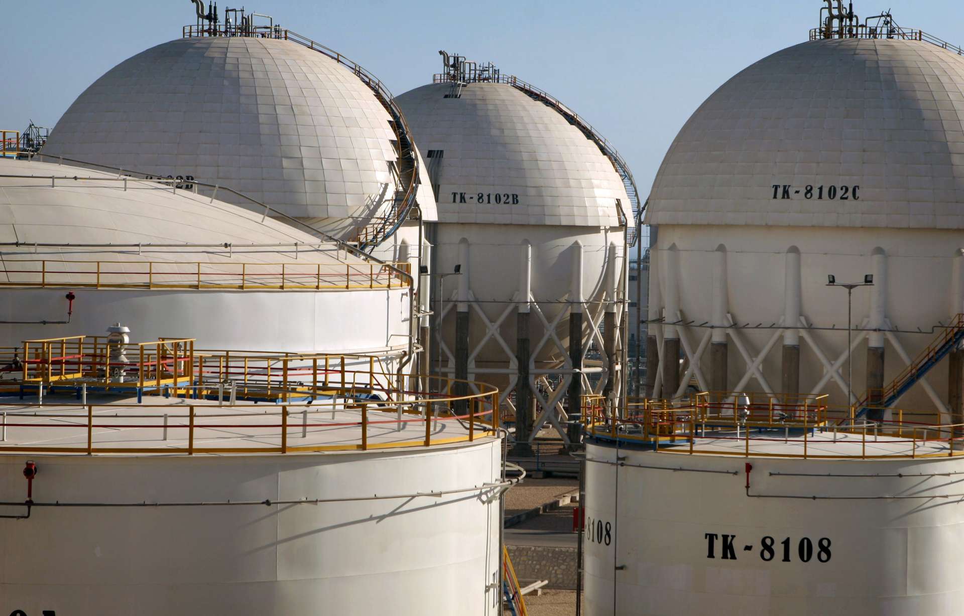 油價單日飆升10% 布蘭特逼近80美元 分析師警告恐衝上100美元