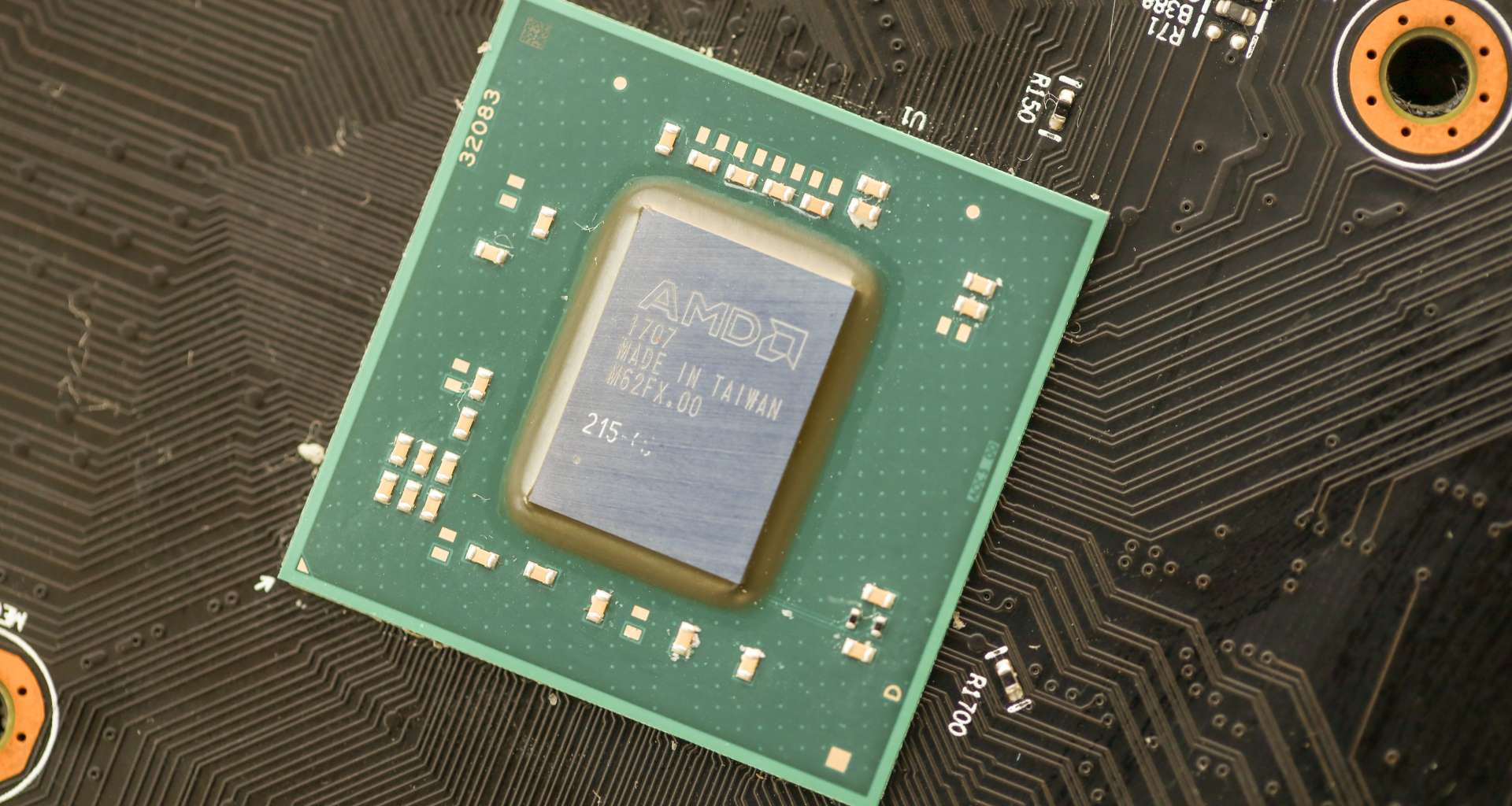 黃仁勳急飛日本搶料！ABF載板變「跳樓大拍賣」還能撿嗎？PCB女王揭密「這時間點」將迎大爆發!