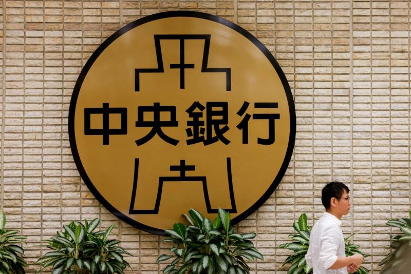 央行利率連四凍　2026年成長率由3.67%上修至7.28%