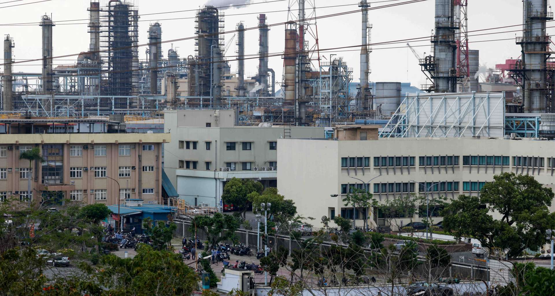 塑膠袋之亂有解？中油CPC林園四輕提前復車，乙烯供應衝7.9萬噸、5月上看9萬噸穩定民生鏈