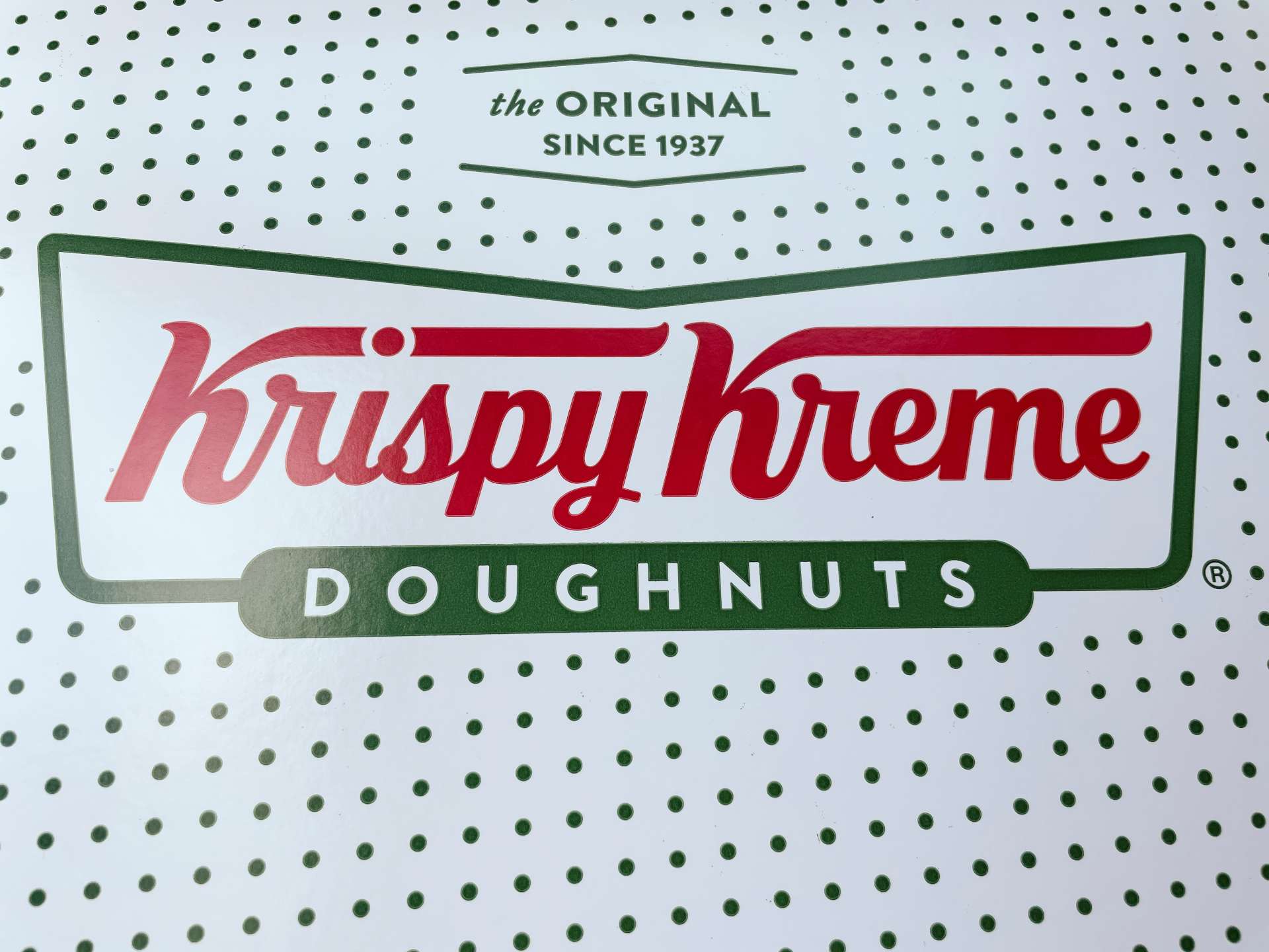 Krispy Kreme搭阿提米絲二號熱潮　限時推聯名甜甜圈搶攻話題商機