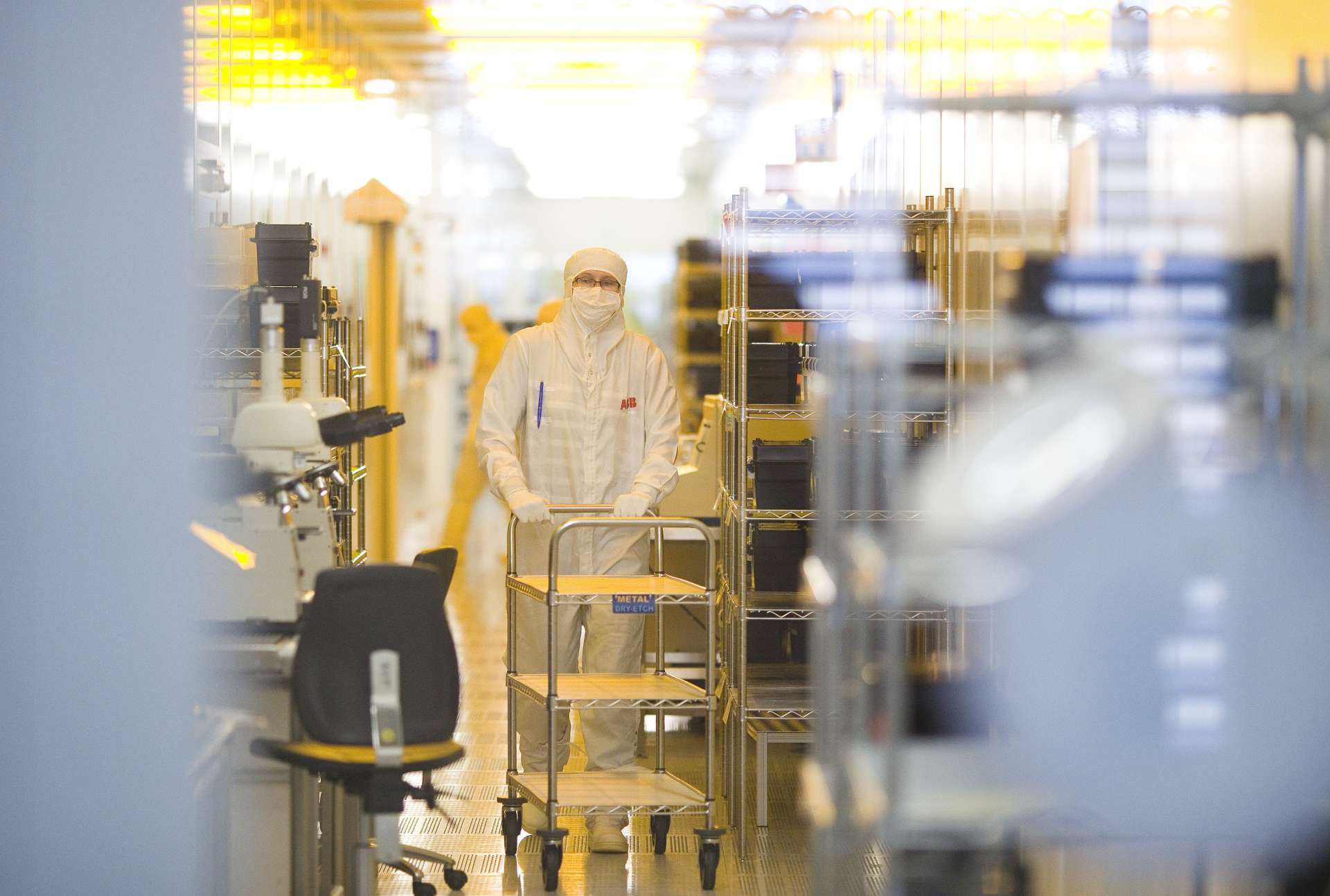 半導體化學品市場爆發：AI晶片、先進製程與高純度材料需求如何推升至2033年386億美元