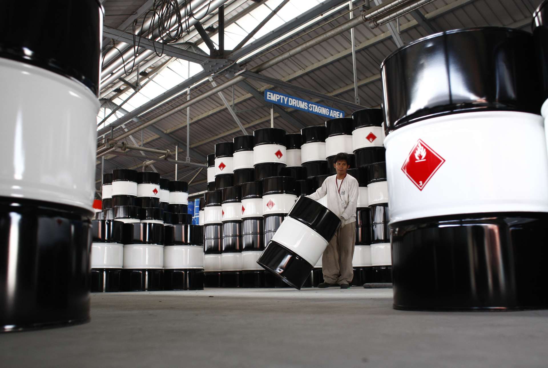 菲律賓能源緊急狀態升高 要求Meta打擊油價與斷供假消息