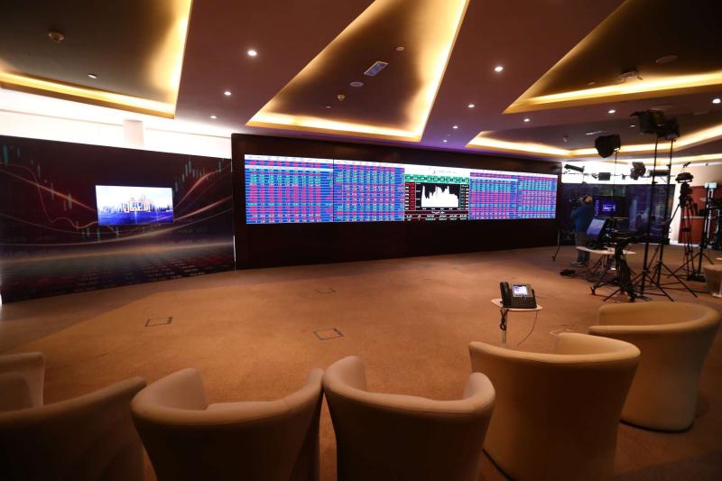 荷姆茲海峽封鎖衝擊擴大　中東股市重挫、油價急漲7%