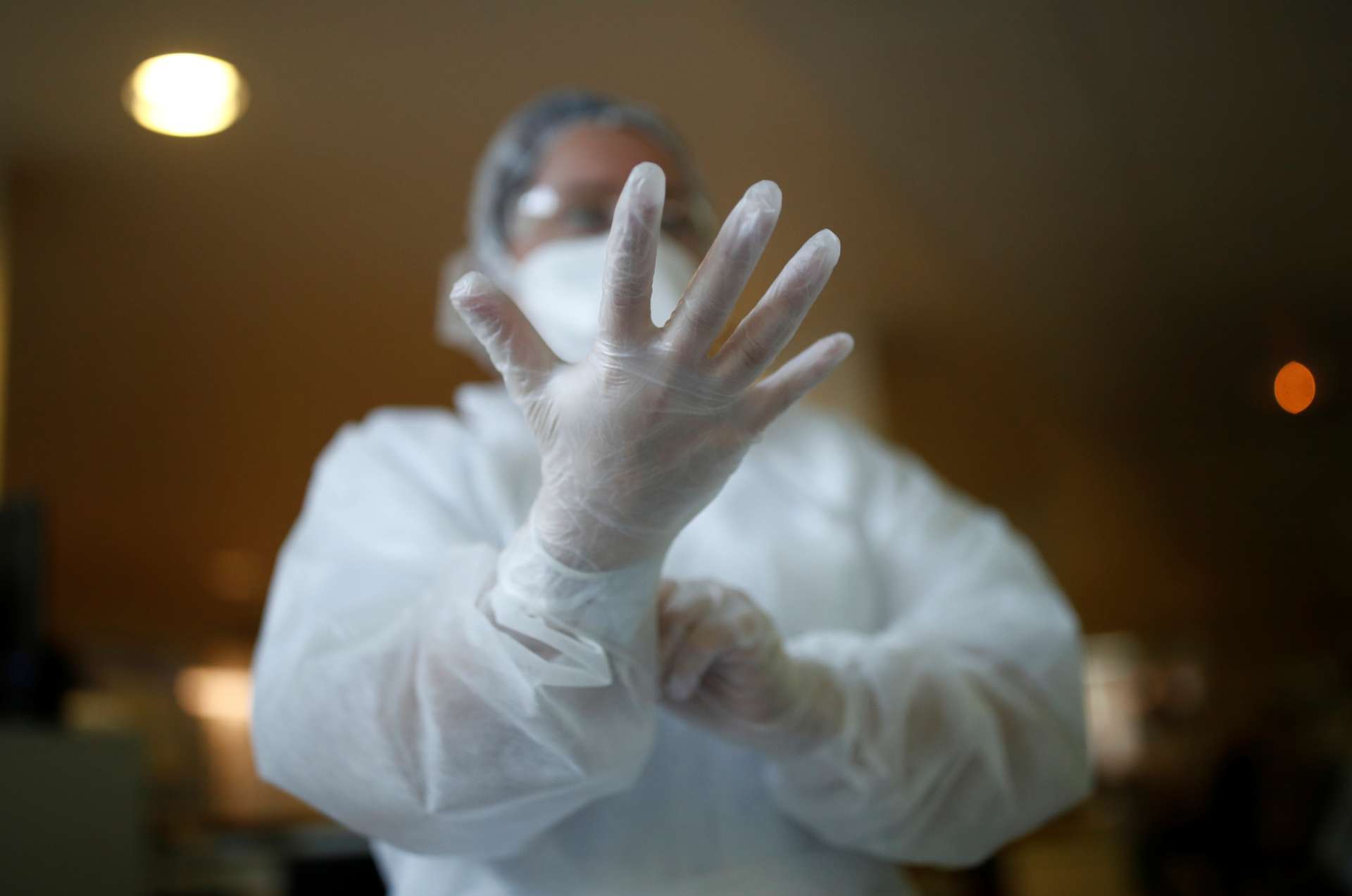 醫療手套供應吃緊　原料漲價、出貨延遲推升採購壓力