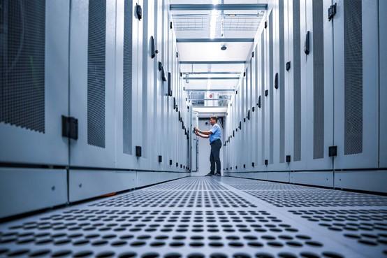 透過關鍵基本面數據分析，解密這兩家同受惠AI伺服器成長趨勢的PCB業者、完全不同的投資機會！