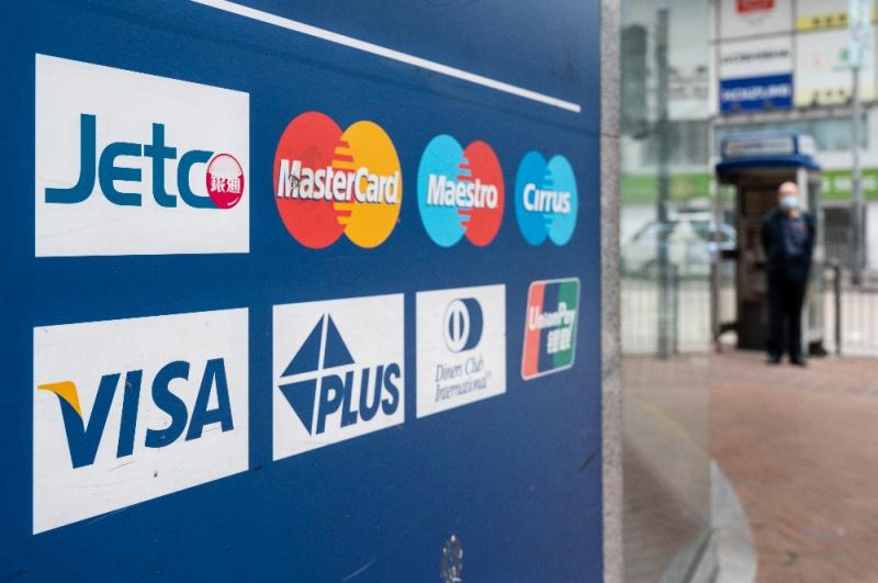 【荷包緊縮】美國信用卡貸款餘額脫離季節性走勢，異常攀升即將突破一兆美元