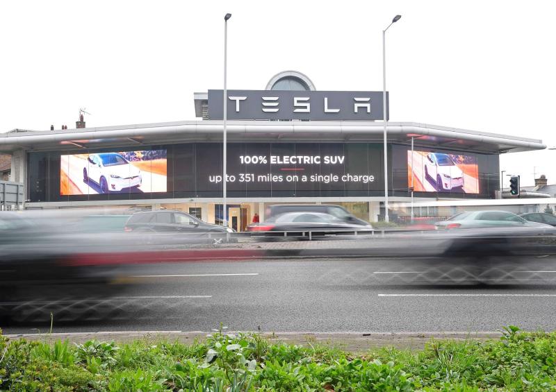 英國電動車市場持續擴大，但特斯拉銷量年減 57%、BYD 年增 21%，主導權正在轉移？