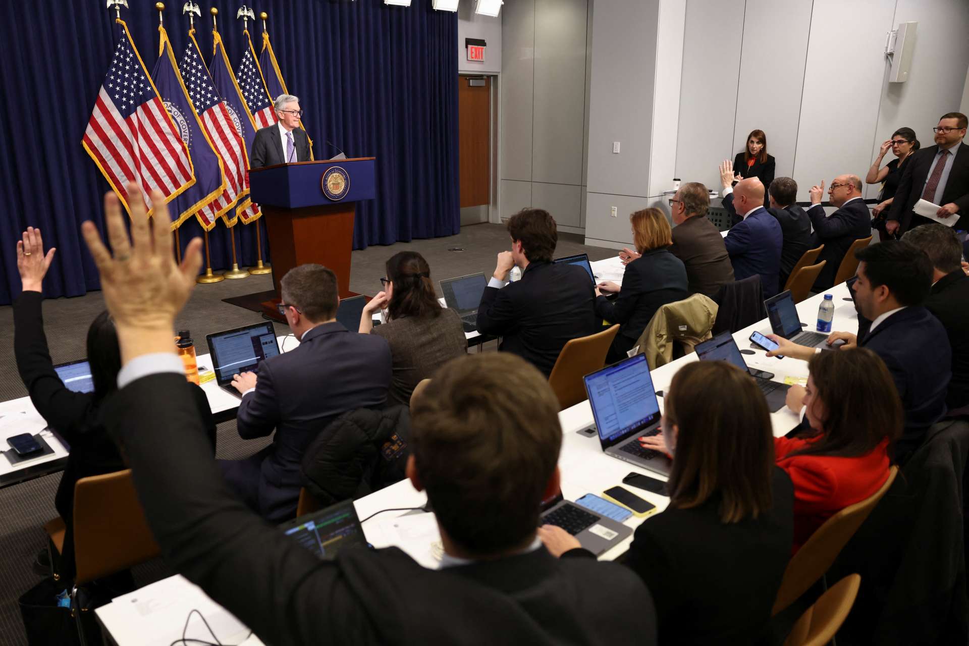 聯準會下一步會降息嗎？當核心通膨回到 3%，升息選項正在重新浮現