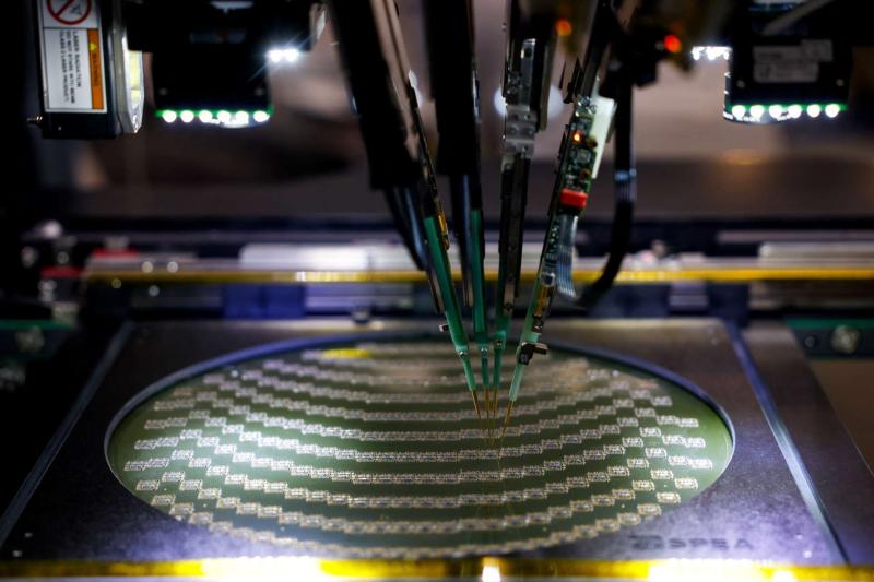 AI需求外溢帶動整條供應鏈，亞洲半導體投資規模創1360億美元，年增逾25%。