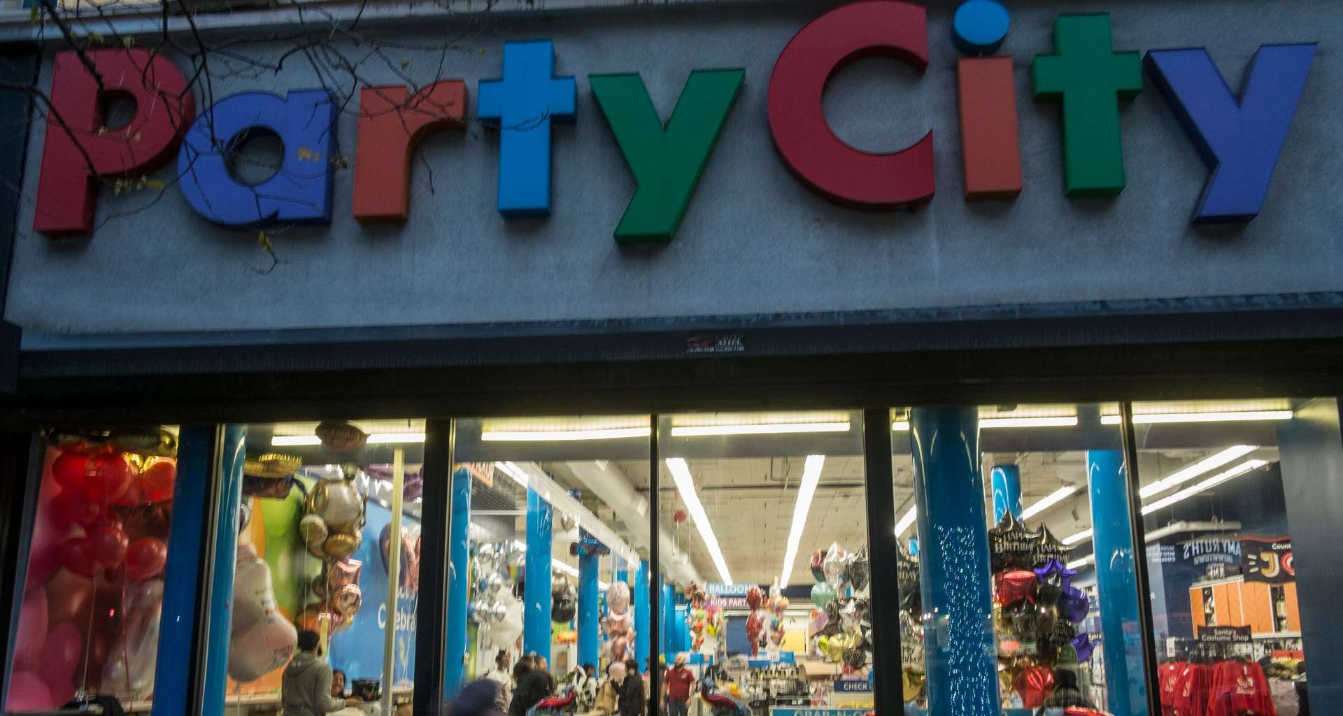 零售消費|疫情和競爭激烈的雙重夾擊,美國最大的派對用品連鎖店Party City再陷破產困境!