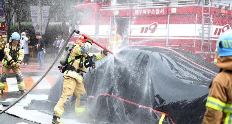 電動車自燃引發大火災！南韓政府急踩油門，加速電池認證上路