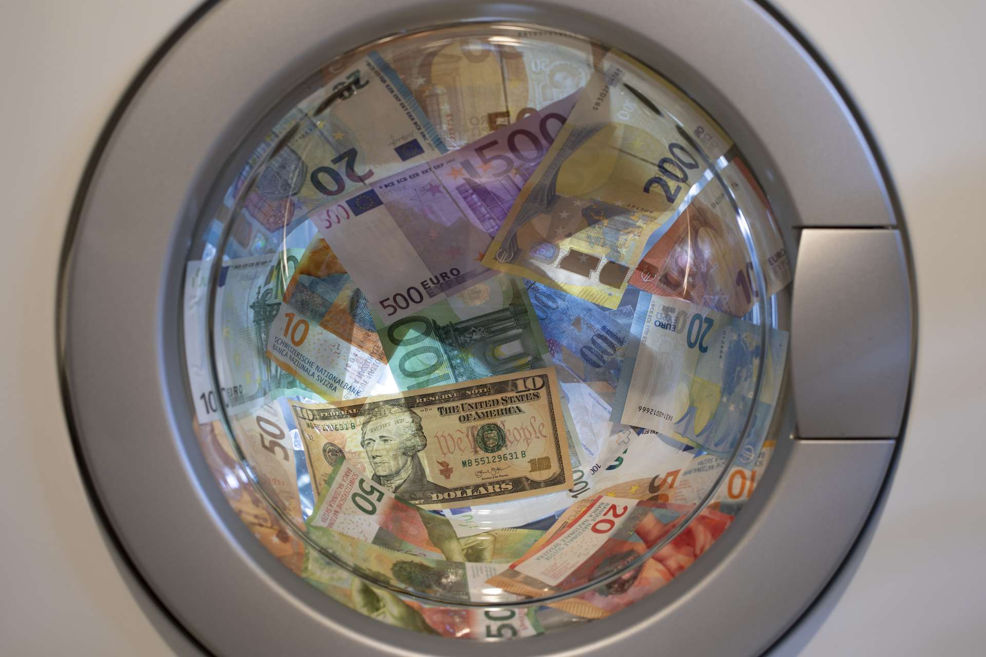 亞洲市場|三大變局:美國通膨引市場震盪、中國匯率貶值博弈、印度資金崛起