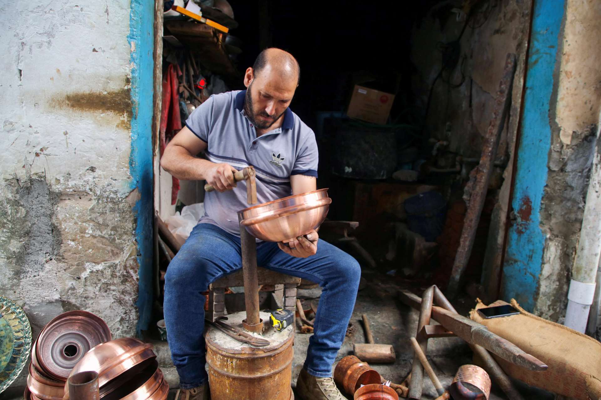 《全球金屬》連漲兩日後下跌，上海銅價因高價與政策不確定承壓