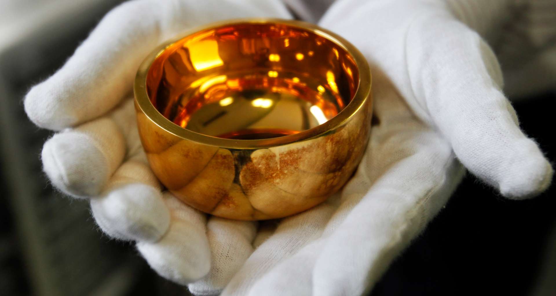 《黃金走勢》9 月暴漲 12% 創 14 年單月來最大漲幅，美國政府停擺風險推升買盤