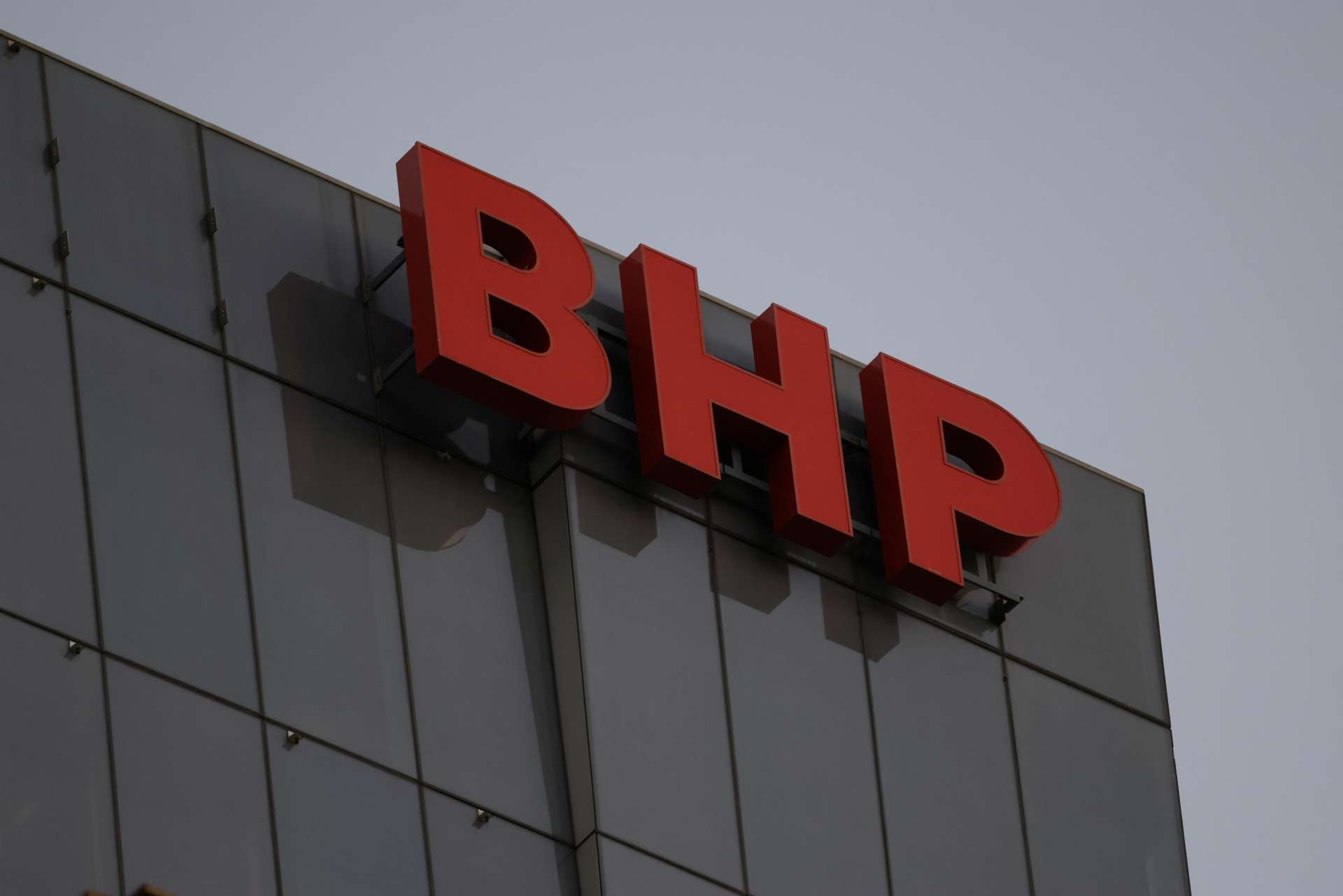 鋼鐵｜必和必拓 BHP 股價跌 1.13%，中國暫停鐵礦石採購只是談判手段？