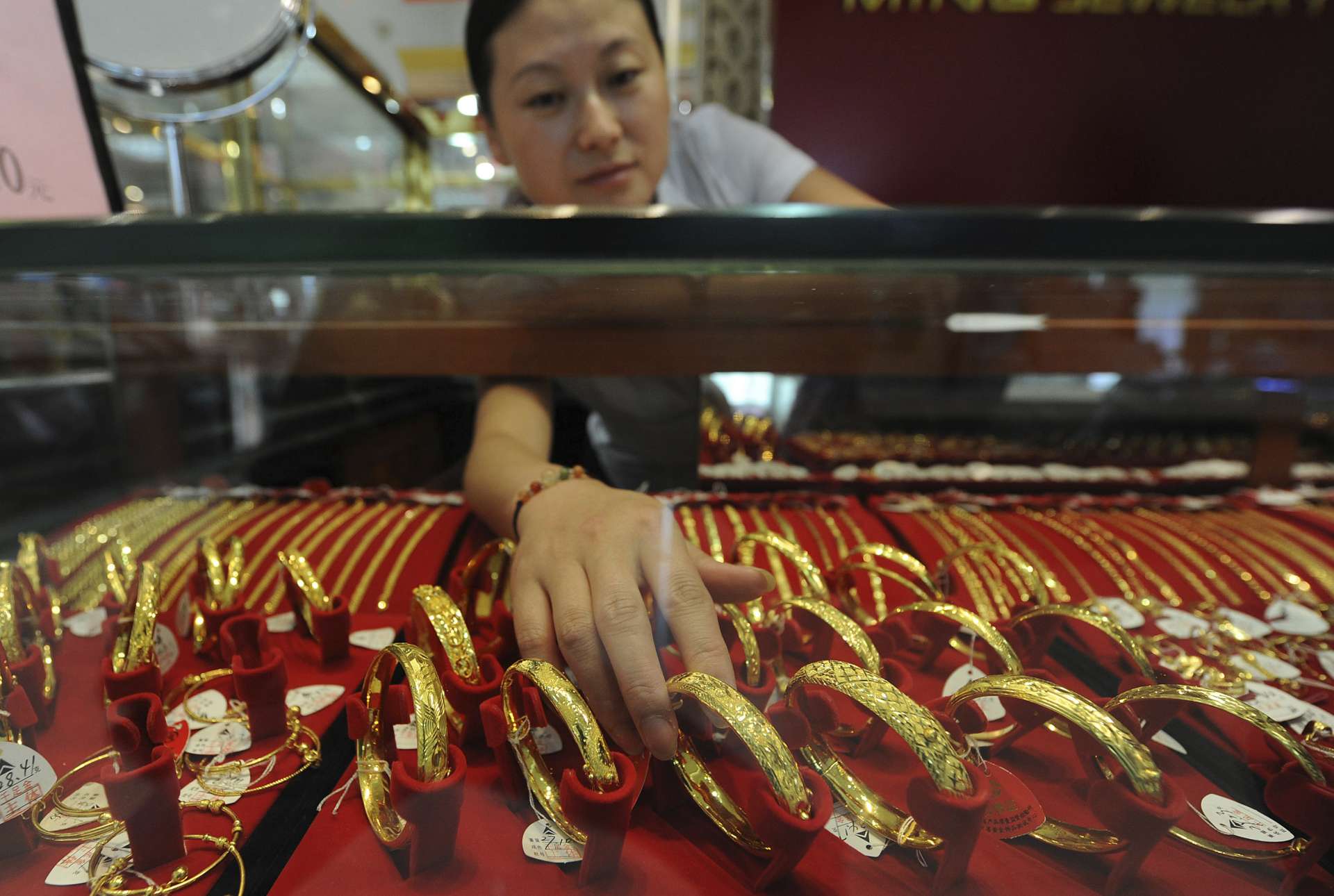 《黃金走勢》現貨價逼近4,000美元！避險情緒推動金價再創新高