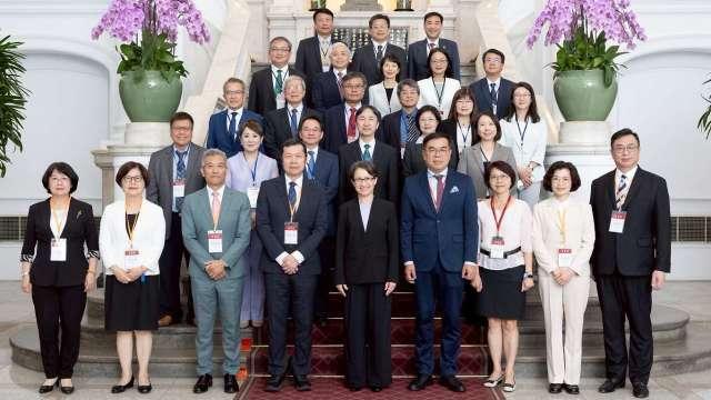 全國唯一！第一銀行六度獲企業環保獎最高榮譽「巨擘獎」獲副總統晉見