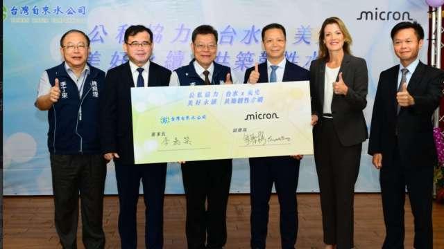 公私攜手「治水」首例！美光捐4710萬挺台水 汰換台中崇德老舊管線為零漏水示範區
