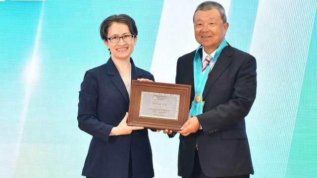 讓世界看見台灣的工程實力 中鼎集團總裁余俊彥獲頒工研院院士