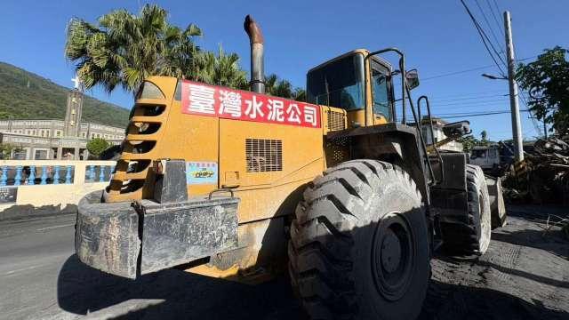 台泥調度重機具挺進光復救災 花蓮廠取得營建廢棄物處理執照