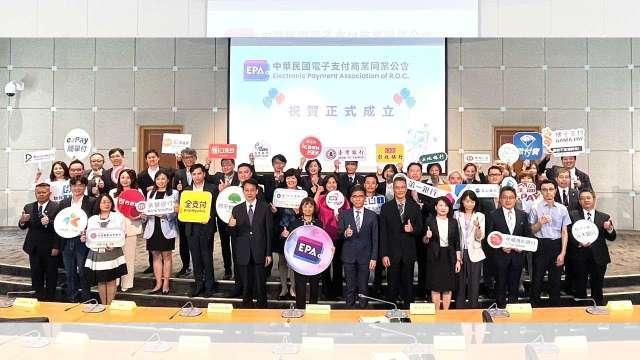 藍新集團旗下簡單行動支付獲選公會首屆理事 年底推全新收款服務