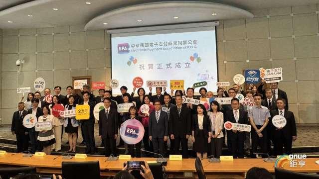 〈電支公會成立〉劉美玲出任首屆理事長 彭金隆寄予三大期許