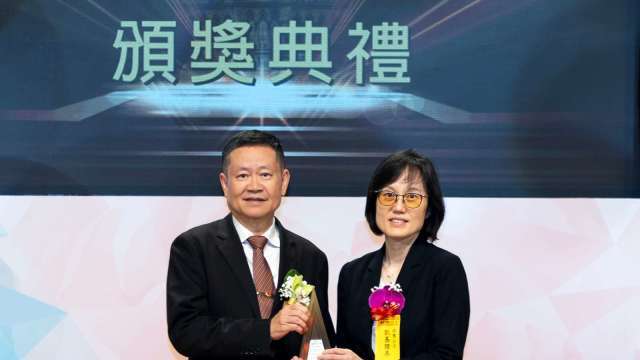 凱基證券榮獲「國家品牌玉山獎」最佳產品獎 隨身e策略APP交易平台引領創新