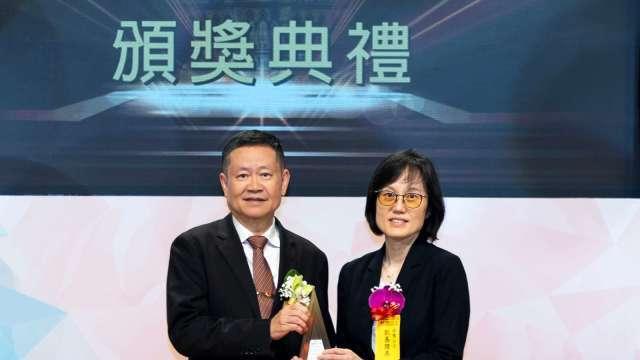 凱基證券榮獲「國家品牌玉山獎」最佳產品獎 隨身e策略APP交易平台引領創新