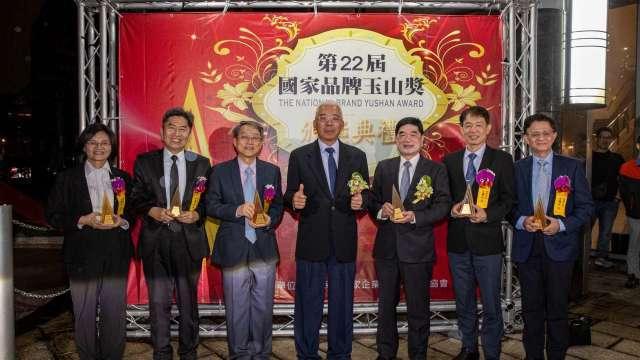 去加油站喝咖啡正潮！中油來速咖啡獲玉山獎「最佳人氣品牌」