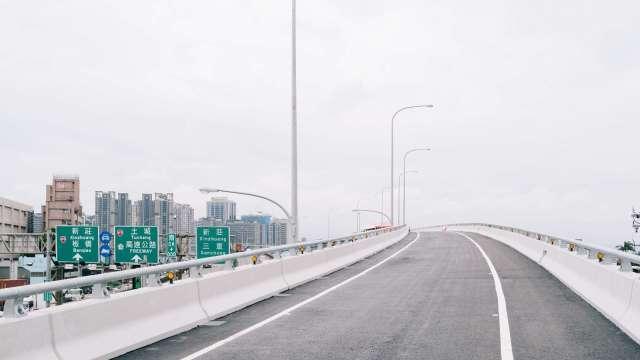 新莊到林口縮短20分鐘 五股國道北出匝道今16:00提前完工通車