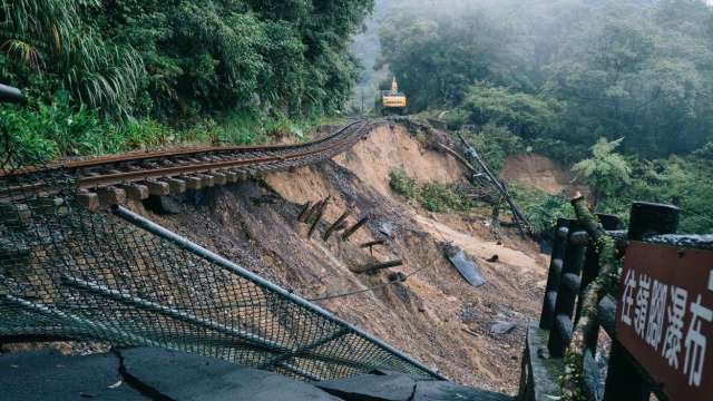 台鐵平溪線搶修作業 交長指示:明年過年前為修復通車目標