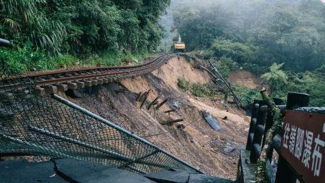台鐵平溪線搶修作業 交長指示：明年過年前為修復通車目標