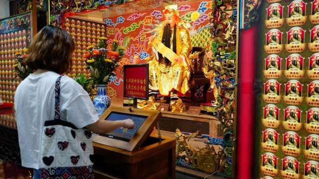 華碩攜手關渡宮 結合LED數位輪播燈牆打造智慧點燈系統