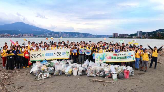 「減塑」總動員！彰銀攜手荒野和野鳥學會 用「公民科學」與「棲地守護」守護海洋