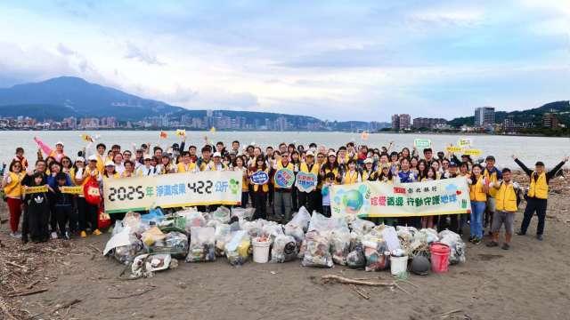 「減塑」總動員！彰銀攜手荒野和野鳥學會 用「公民科學」與「棲地守護」守護海洋