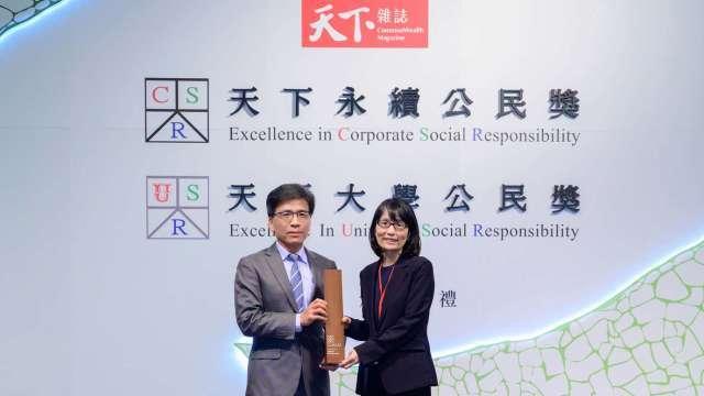 富邦金控獲「天下永續公民獎」、「人才永續獎」與「友善家庭職場獎」