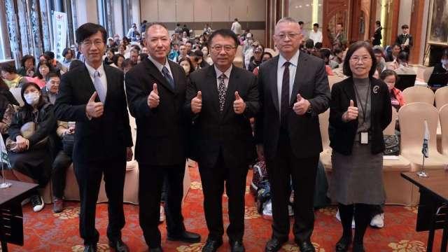 群益看AI投資形成「台灣AI中央山脈」明年指數高點上看34000點