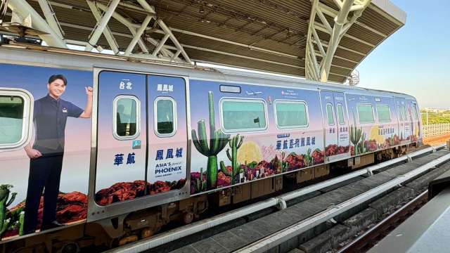 華航將開航鳳凰城 推期間限定桃園捷運彩繪列車宣傳